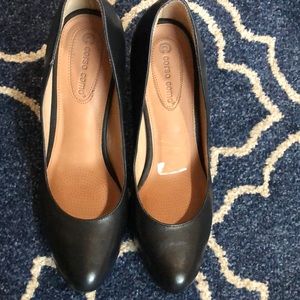 Corso Como black leather pump; round toe, 4” heel, size 9.5